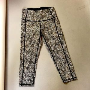 Victoria Secret Medium Knock Out Crop Leggings